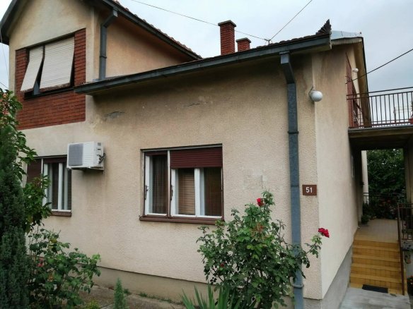 Prodaja kuce 200m2,6 ari placa centar Topola