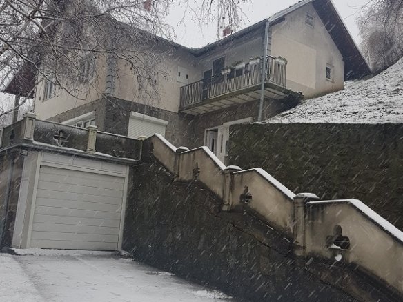Prodajem kucu u Starim Banovcima