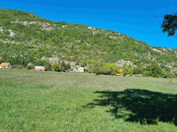 Prodaje se zemljiste na Grahovu-Crna Gora