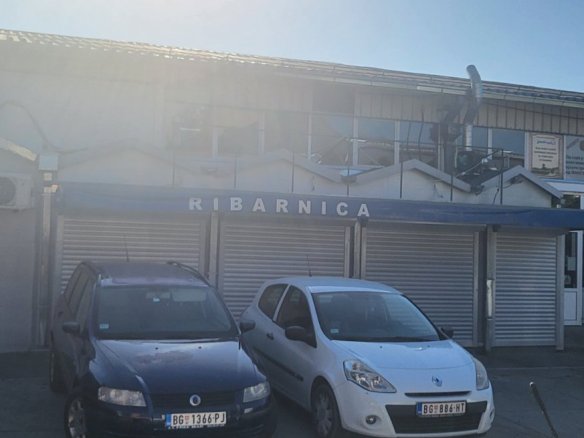 Na pijaci “Bežanijska kosa” izdaje se lokal za ribarnicu ili neku drugu pripremu hrane