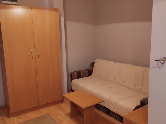 Izdajem garsonjeru komplet namestena, 25 kvadrata