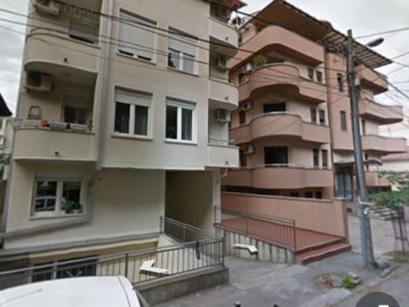 Izdajem garazno mesto, 16m2, Bilećka 22