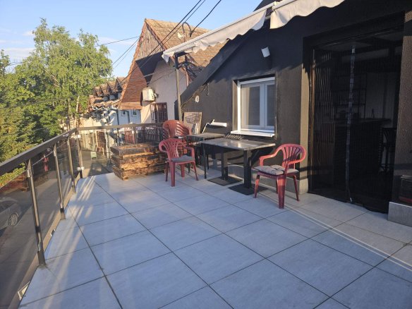 Stan sa velikom terasom, 65 m2, Prvomajska Zemun