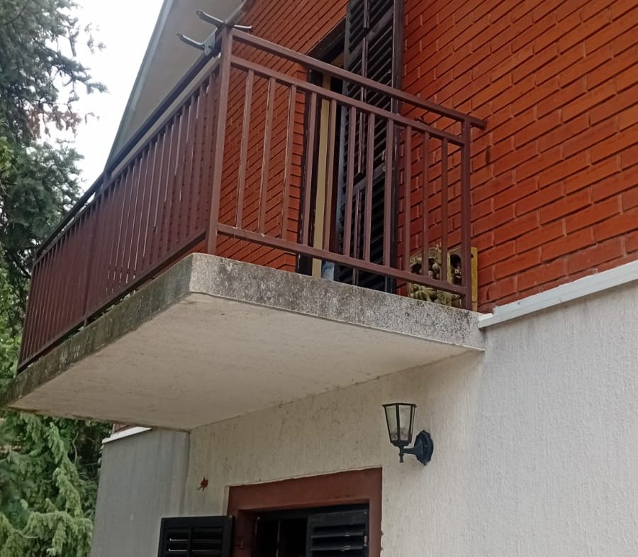 Avala, blizu megamarketa Koka Mar, 200 m2