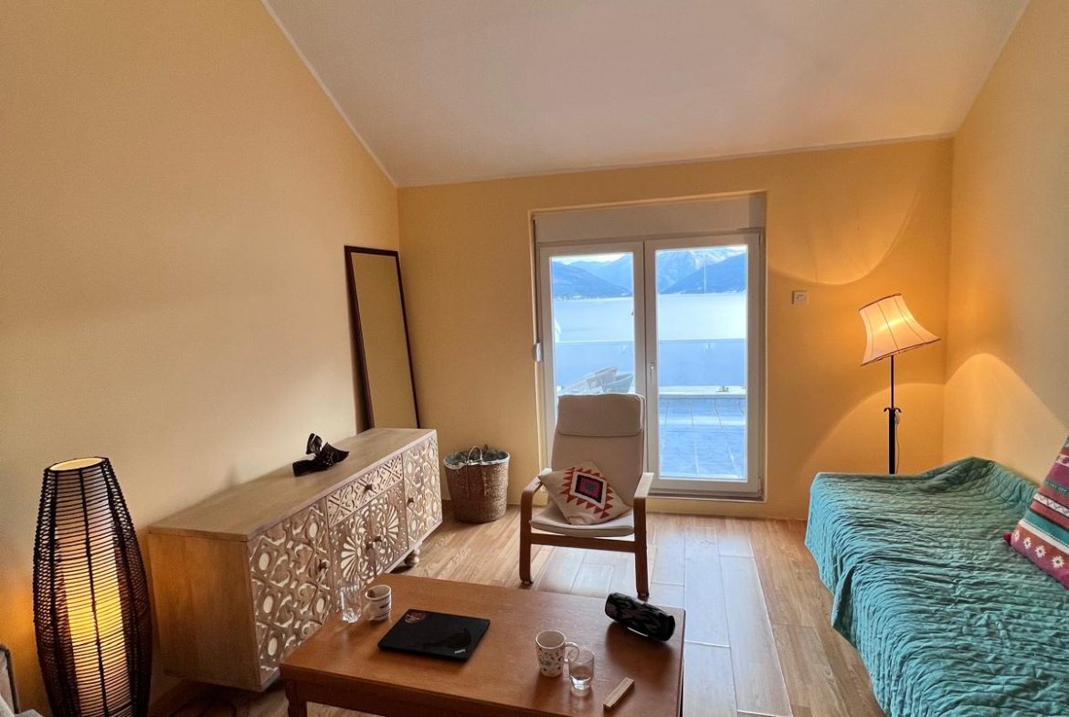 Kompletno renoviran apartman sa pogledom na Boku – Krašići (52m²)