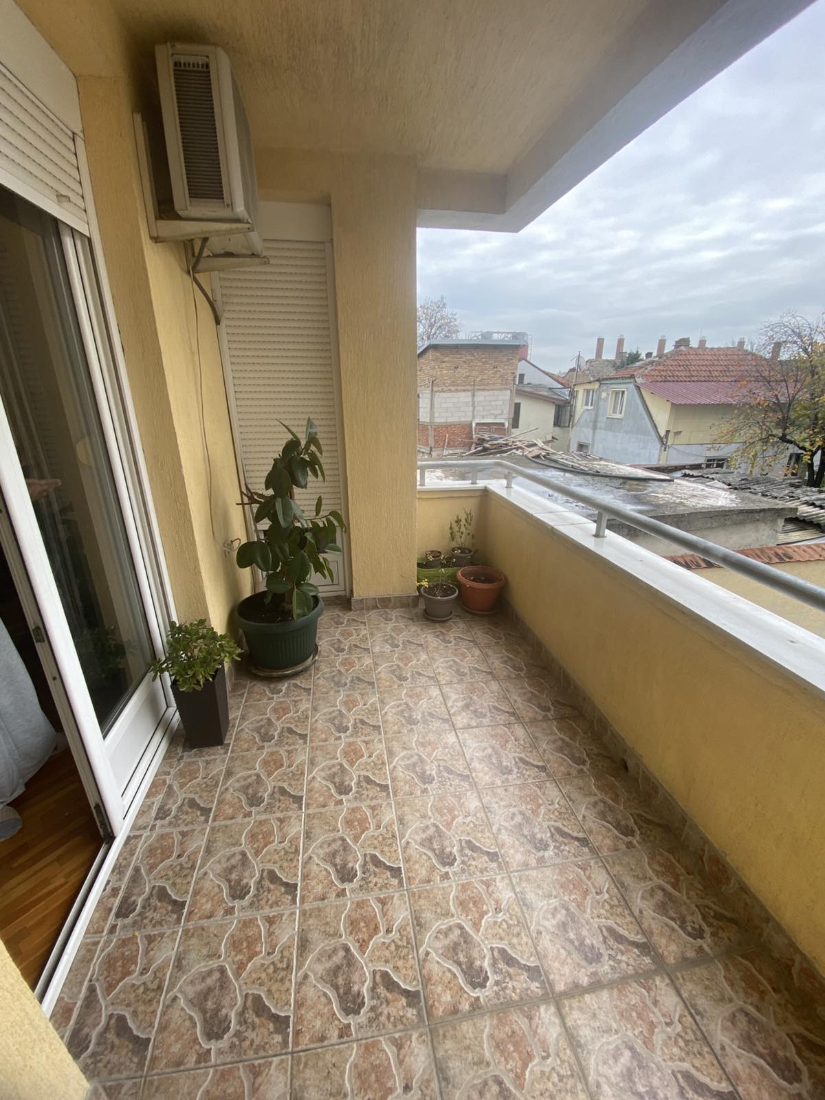 IZDAJE SE STAN – PRVOMAJSKA, ZEMUN – 600e
