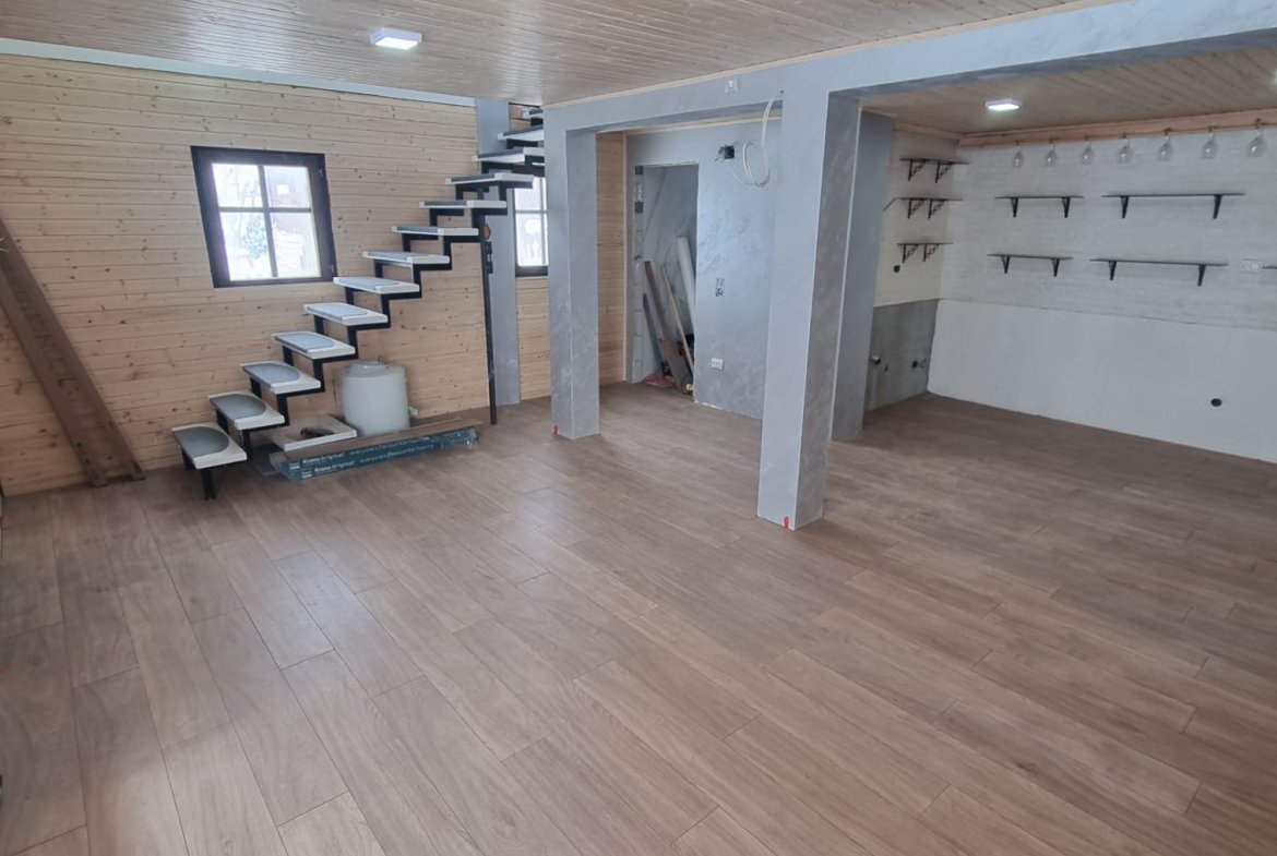 Zlatibor, drvena kuca sa bazenom na prodaju 96 m2 na placu od 5,5 ari