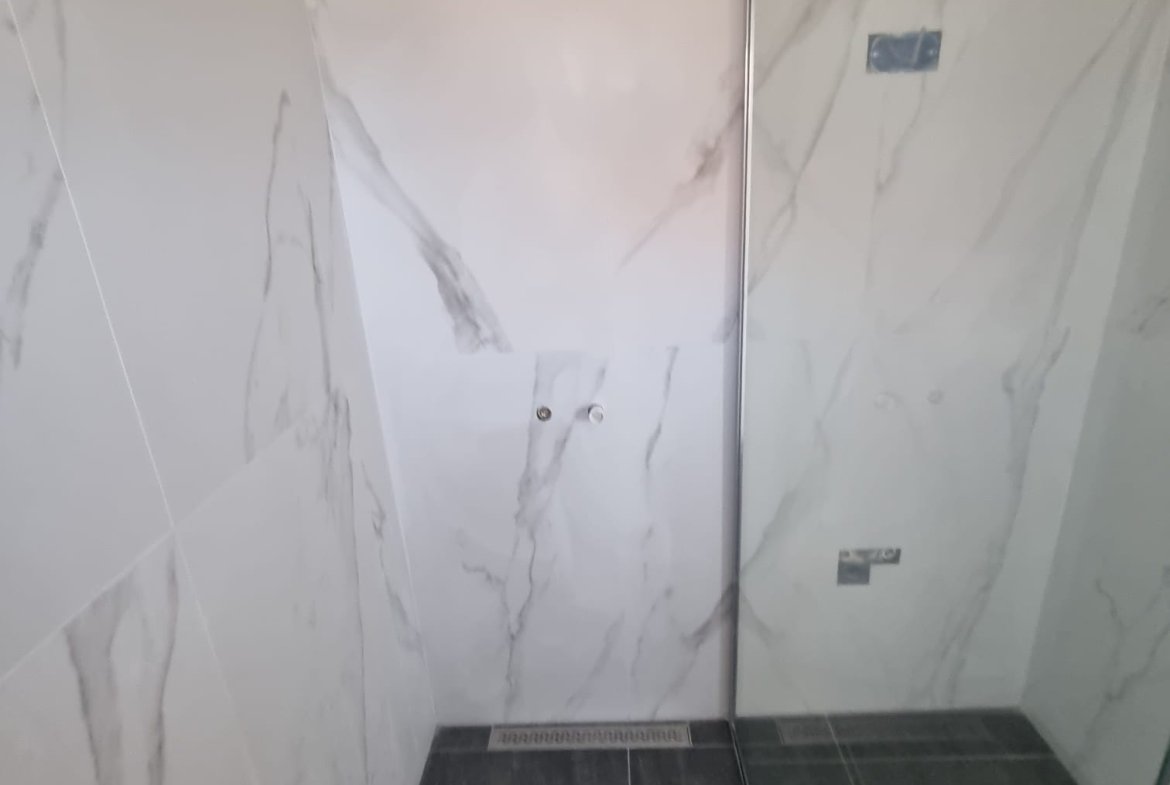 Zlatibor, drvena kuca sa bazenom na prodaju 96 m2 na placu od 5,5 ari