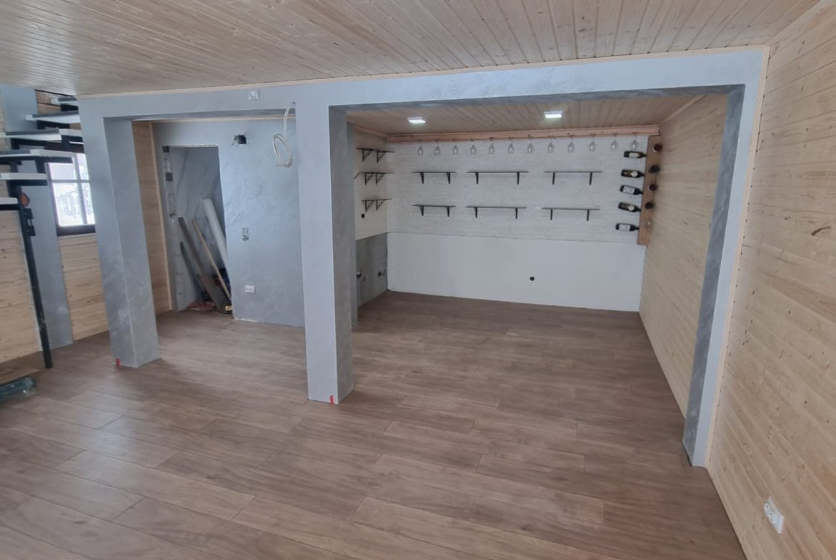 Zlatibor, drvena kuca sa bazenom na prodaju 96 m2 na placu od 5,5 ari