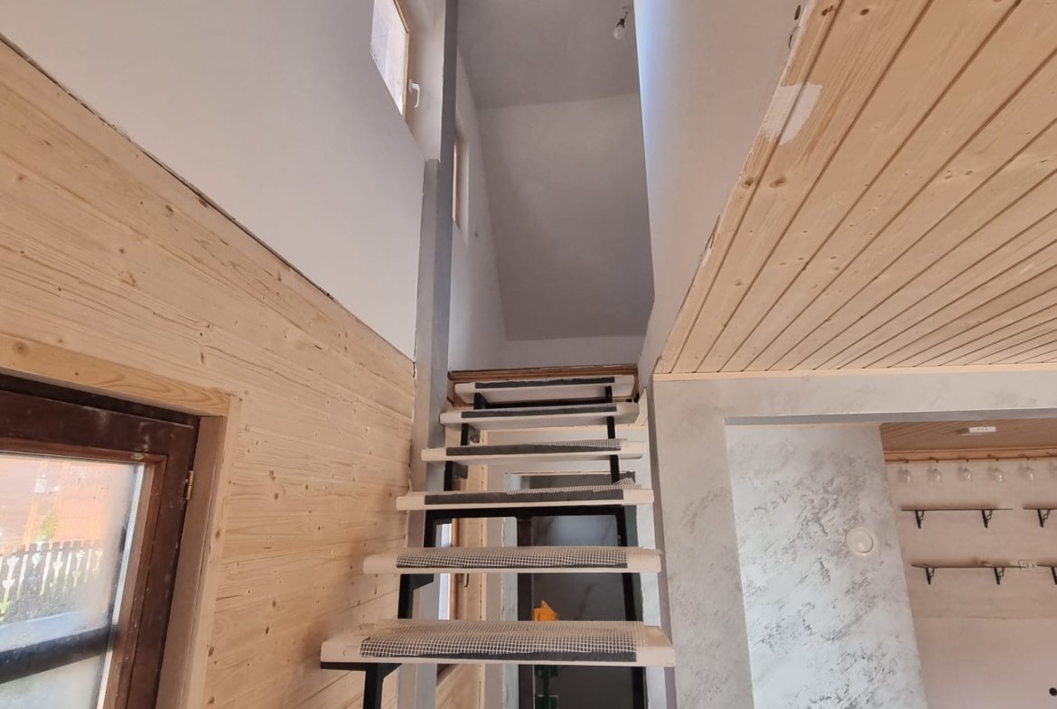 Zlatibor, drvena kuca sa bazenom na prodaju 96 m2 na placu od 5,5 ari