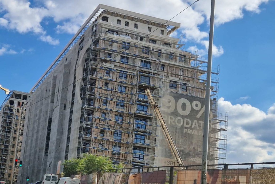 Prodaje se dvosoban lux stan od 46 kvm na Banovom Brdu, ul. Endija Vorhola