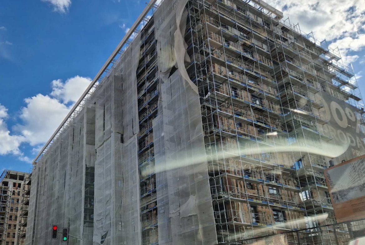 Prodaje se dvosoban lux stan od 46 kvm na Banovom Brdu, ul. Endija Vorhola