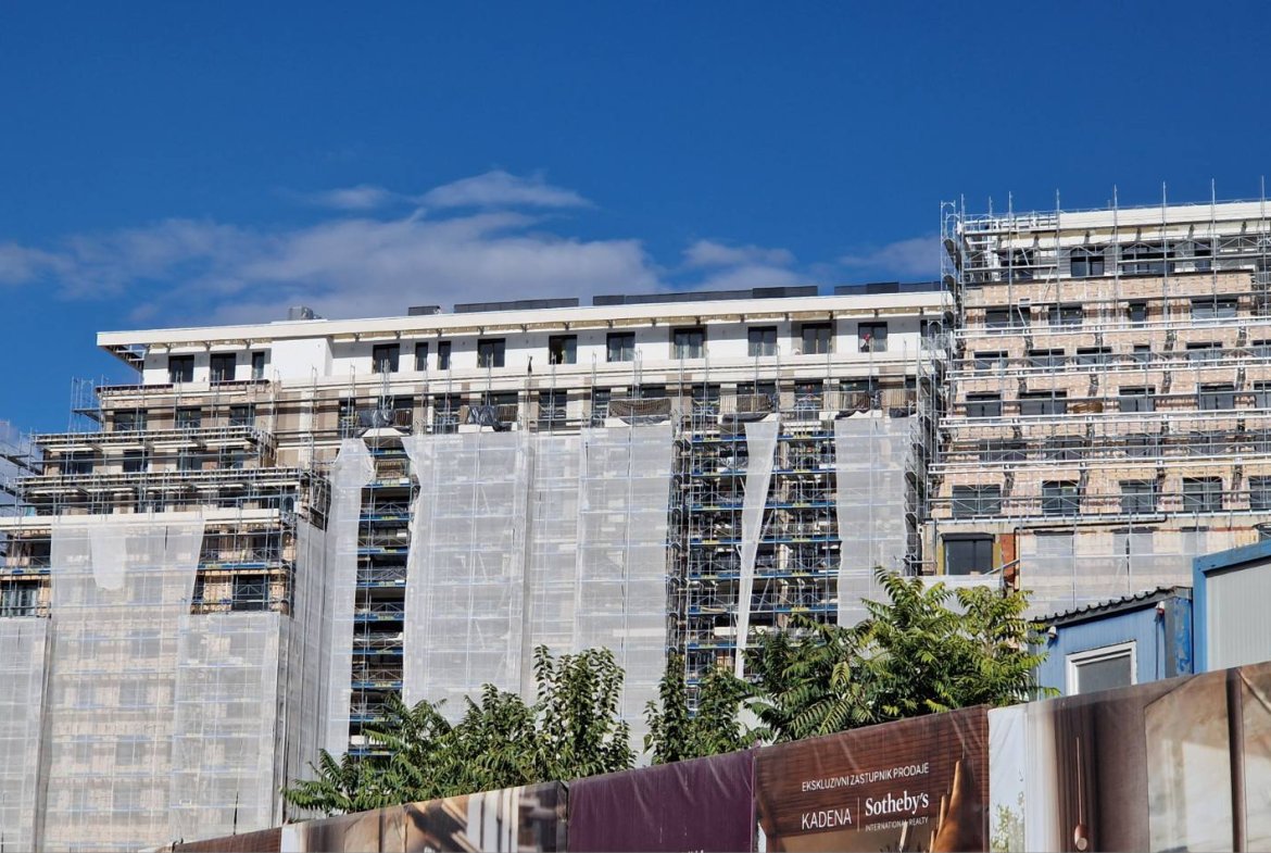 Prodaje se dvosoban lux stan od 46 kvm na Banovom Brdu, ul. Endija Vorhola